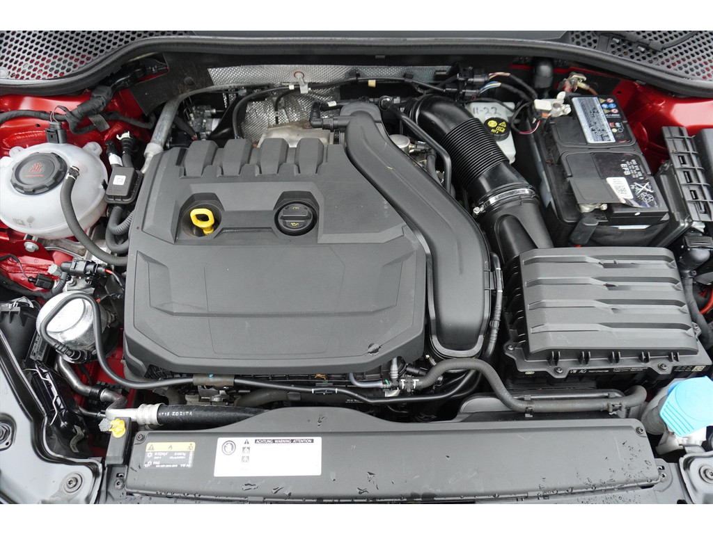 48367400-40.jpg