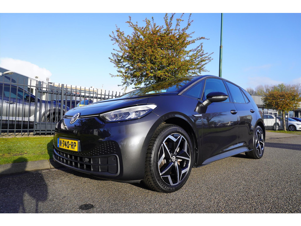 52360015