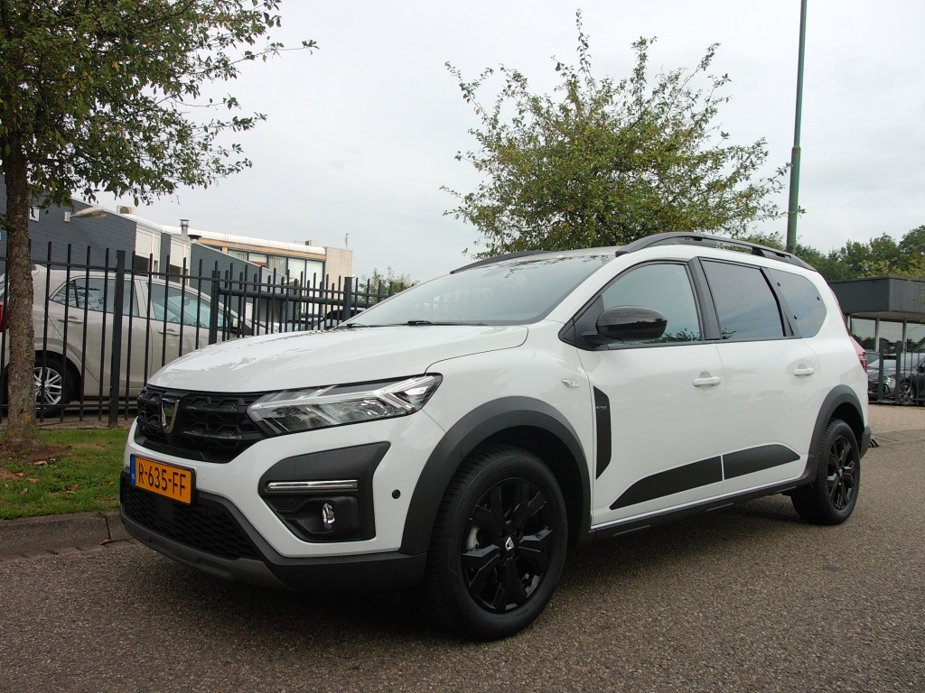 56383563
